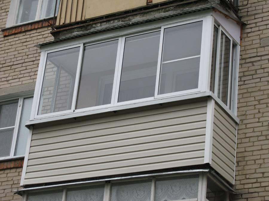 Чем лучше обшить балкон снаружи сайдингом или профнастилом. сравнение материалов | дома на века