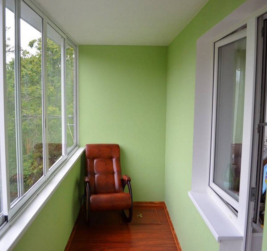 Чем и в какой цвет покрасить кирпичную стену на балконе (сравнение красок)