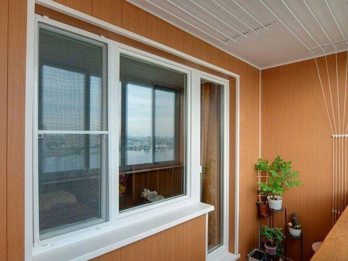 Отделка балкона пластиковыми панелями на примере (32 фото)