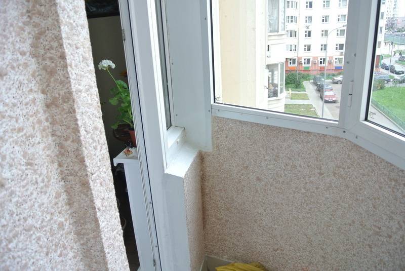Можно ли клеить жидкие обои на балконе и лоджии