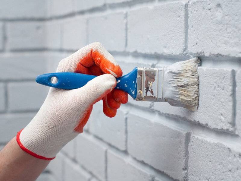Как покрасить кирпичную стену на балконе: выбор краски, техника окрашивания, идеи