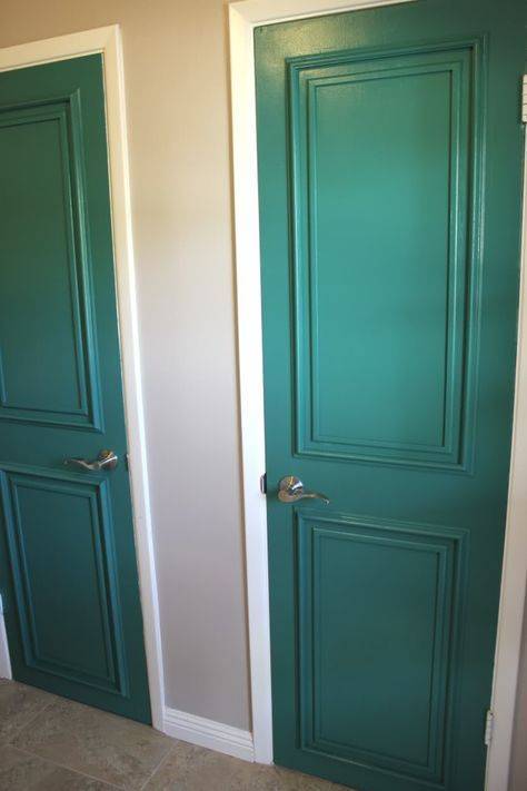 Какой краской покрасить двери межкомнатные — разбираемся подробно