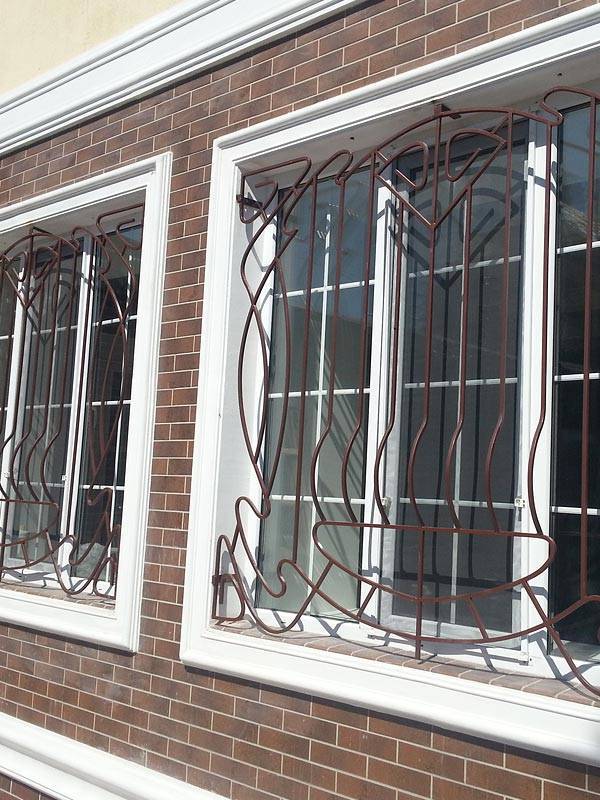 Москитные сетки на окна с металлическими решетками