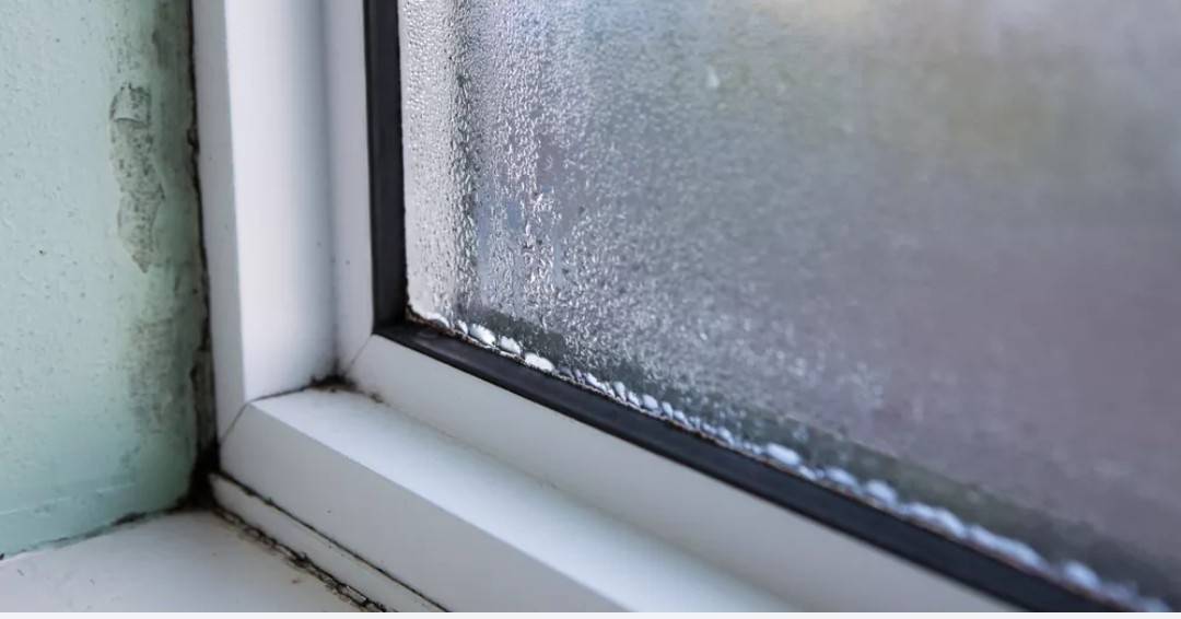 Почему запотевают окна на балконе – причины образования и методы борьбы с конденсатом