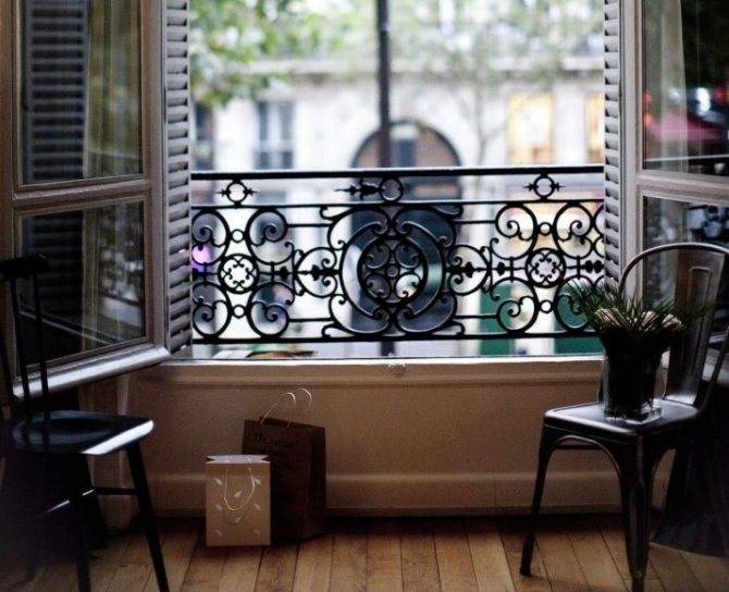 Французский балкон: история возникновения, особенности конструкции, фото красивых вариантов