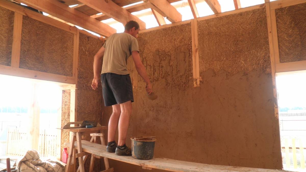 Чем штукатурить деревянные стены внутри дома