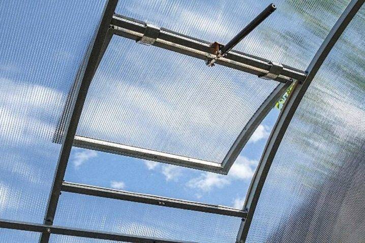Как сделать автоматическую форточку для теплицы из поликарбоната своими руками
