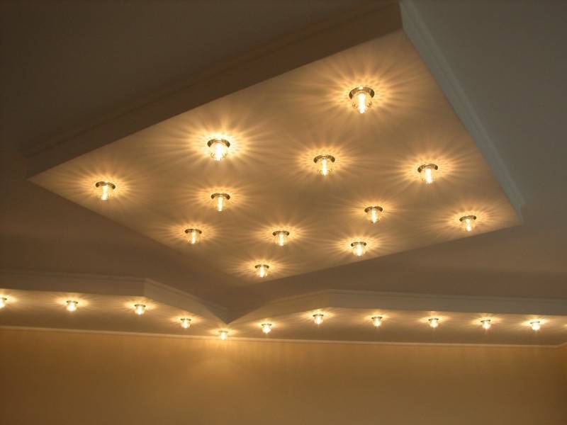 Потолок из гипсокартона с подсветкой – фото.