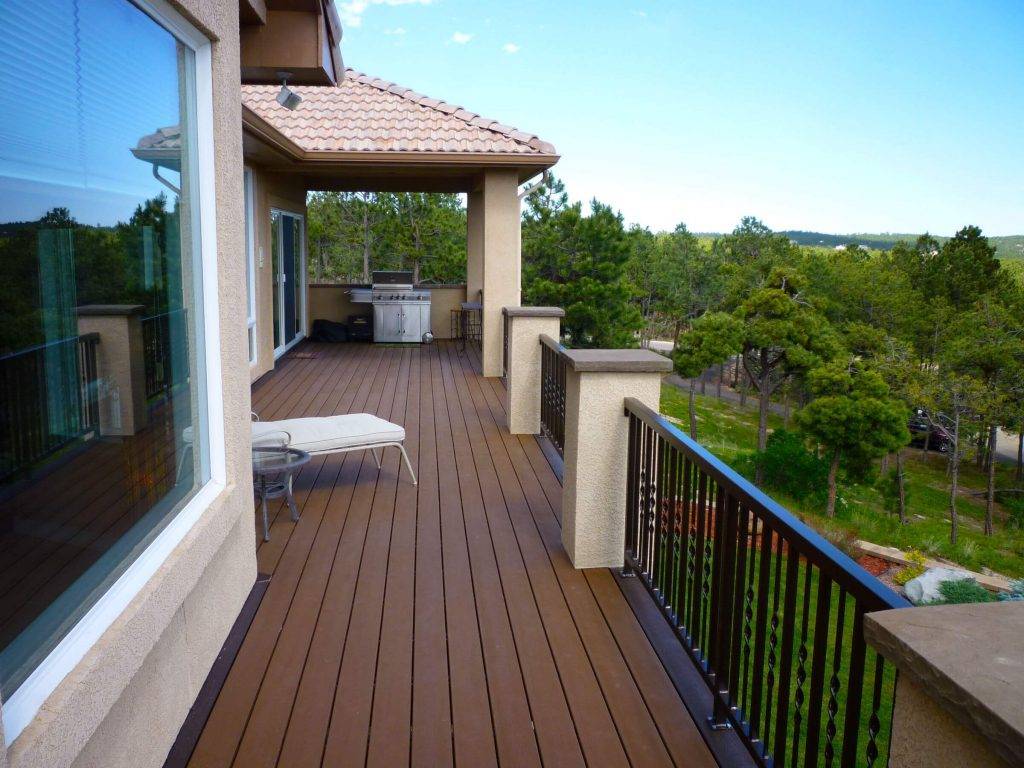 Постройка балкона в частном доме: плюсы и минусы, разновидности, нюансы строительства