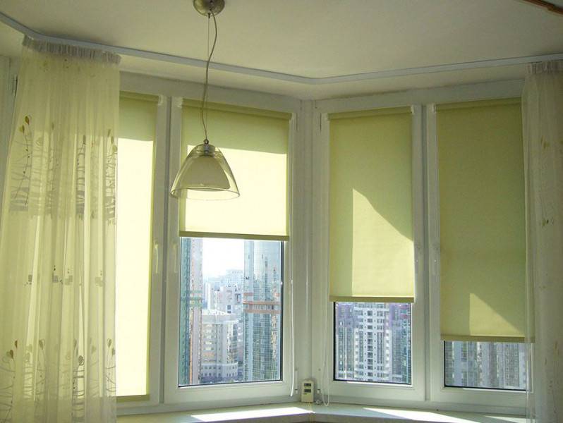 Чем закрыть окна на балконе от солнца