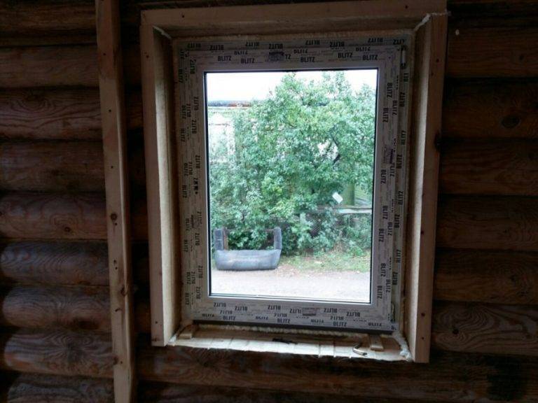 Вставляем окно в доме из дерева своими руками