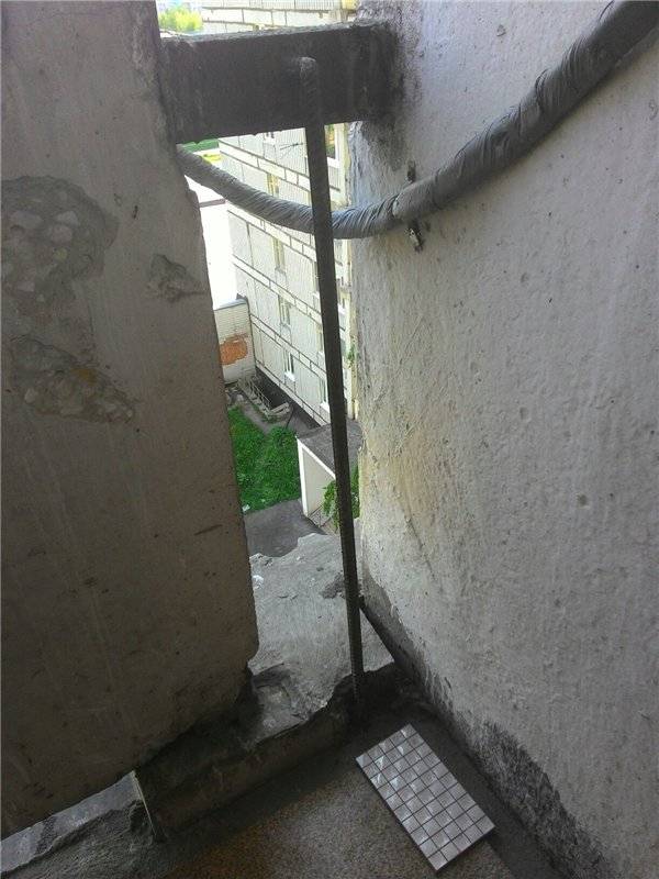 Щели на балконе между стеной и ограждением: как и чем заделать