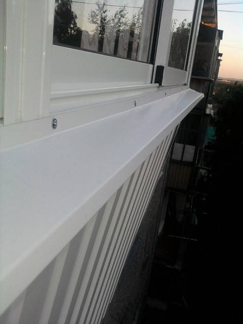 Как правильно смонтировать водосток на балконе, подробная схема