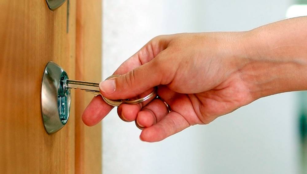 Ремонт деревянной двери: 10 советов по устранению неисправностей