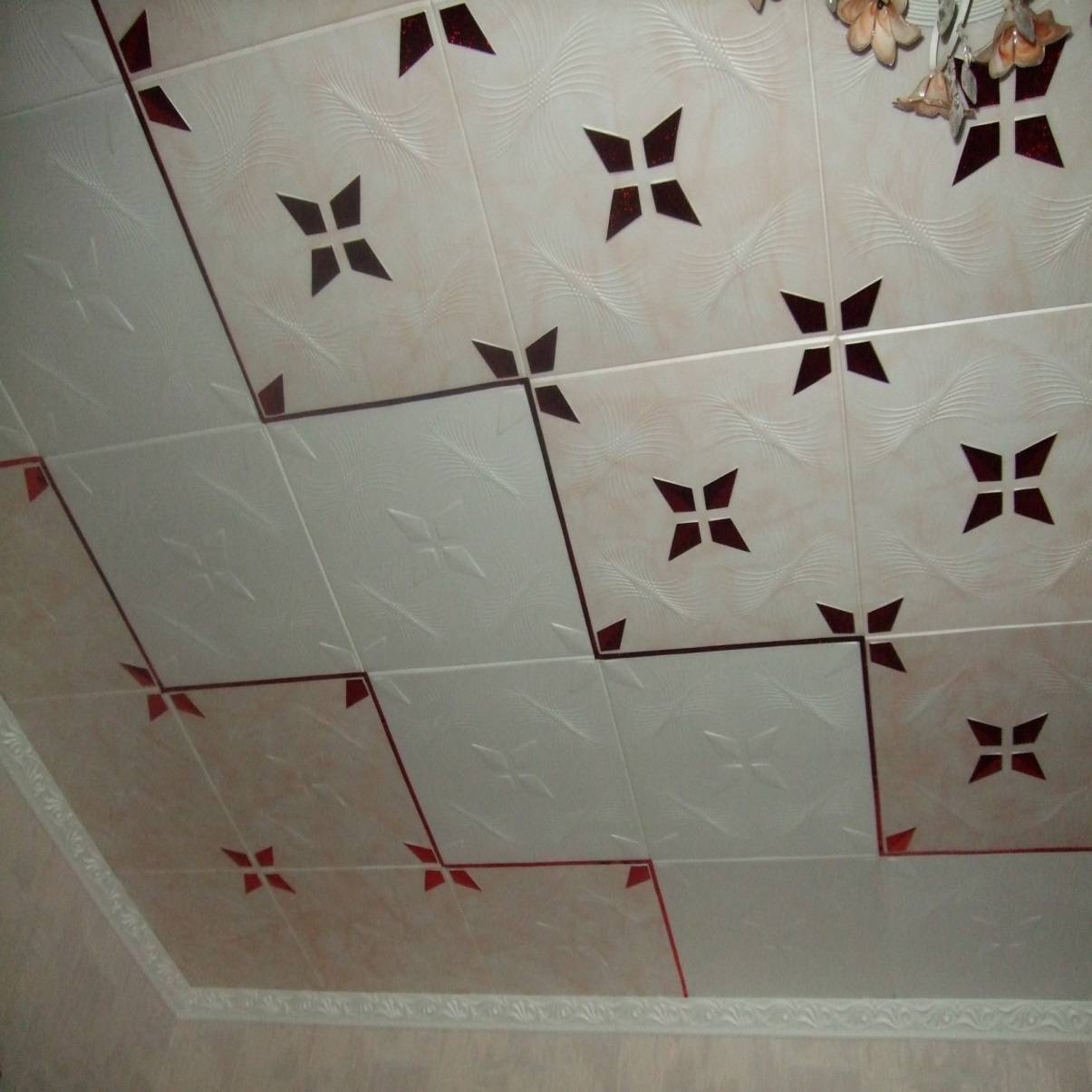 Умные советы: как покрасить потолочную плитку из пенопласта
