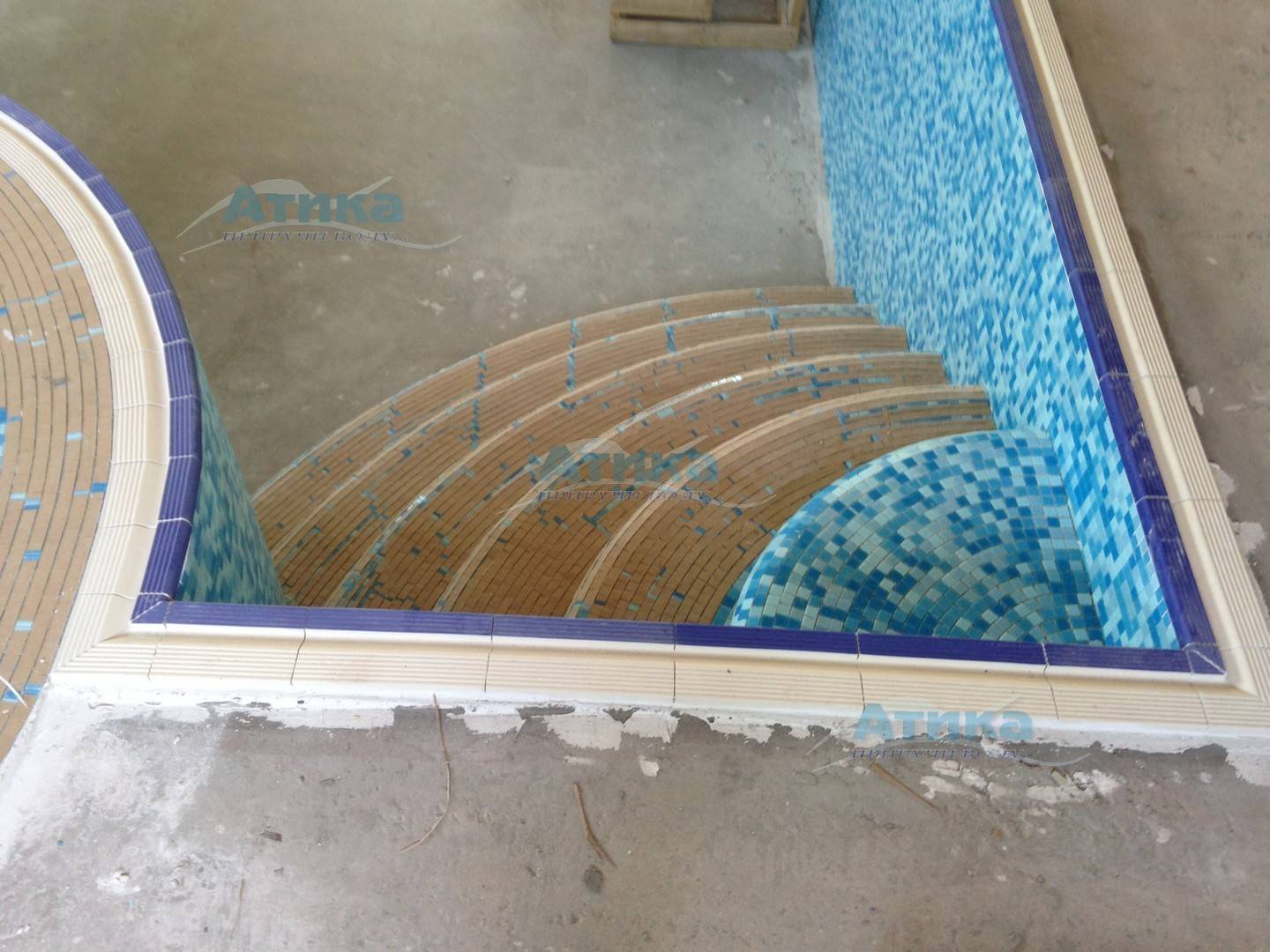 Керамическая плитка и клеевые смеси для бассейна