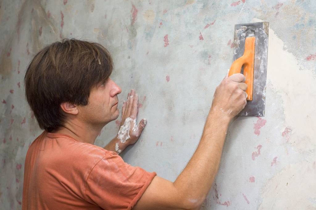 Оштукатуривание стен в ванной комнате. Этапы работ и технология выравнивания