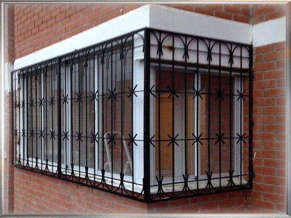 Решетки на балкон: виды, функции и особенности, как установить