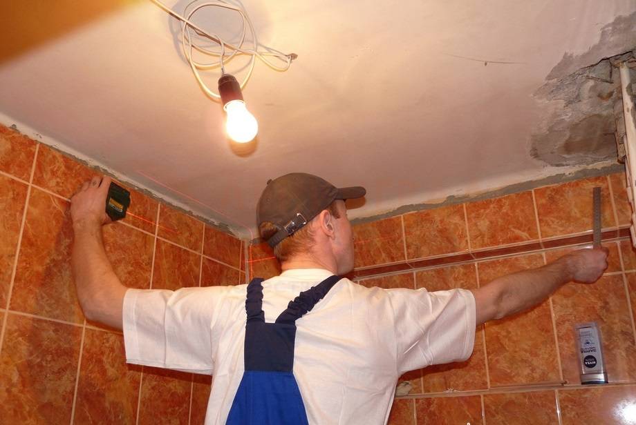 Как сделать потолок в ванной? Рекомендации по выбору материала и технология монтажа