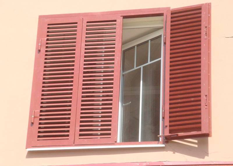 Металлические ставни на окна: плюсы и минусы жалюзи