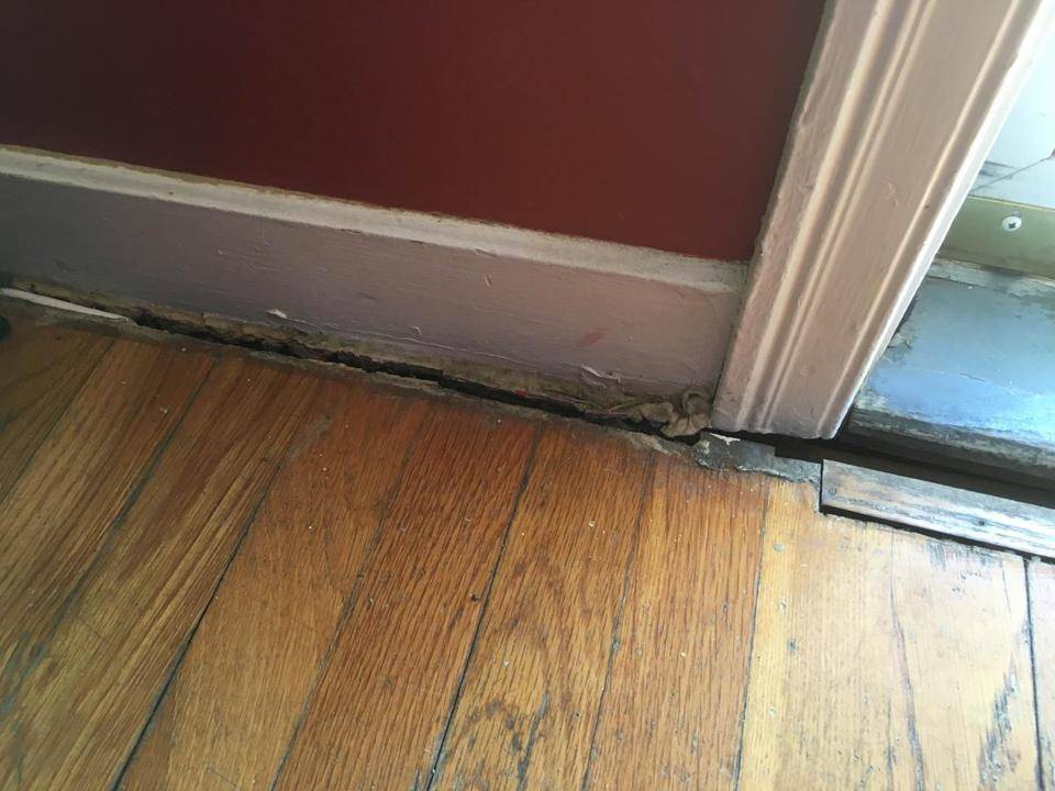 Советы ремонтникам: как заделать входную дверь после установки? материалы для работы