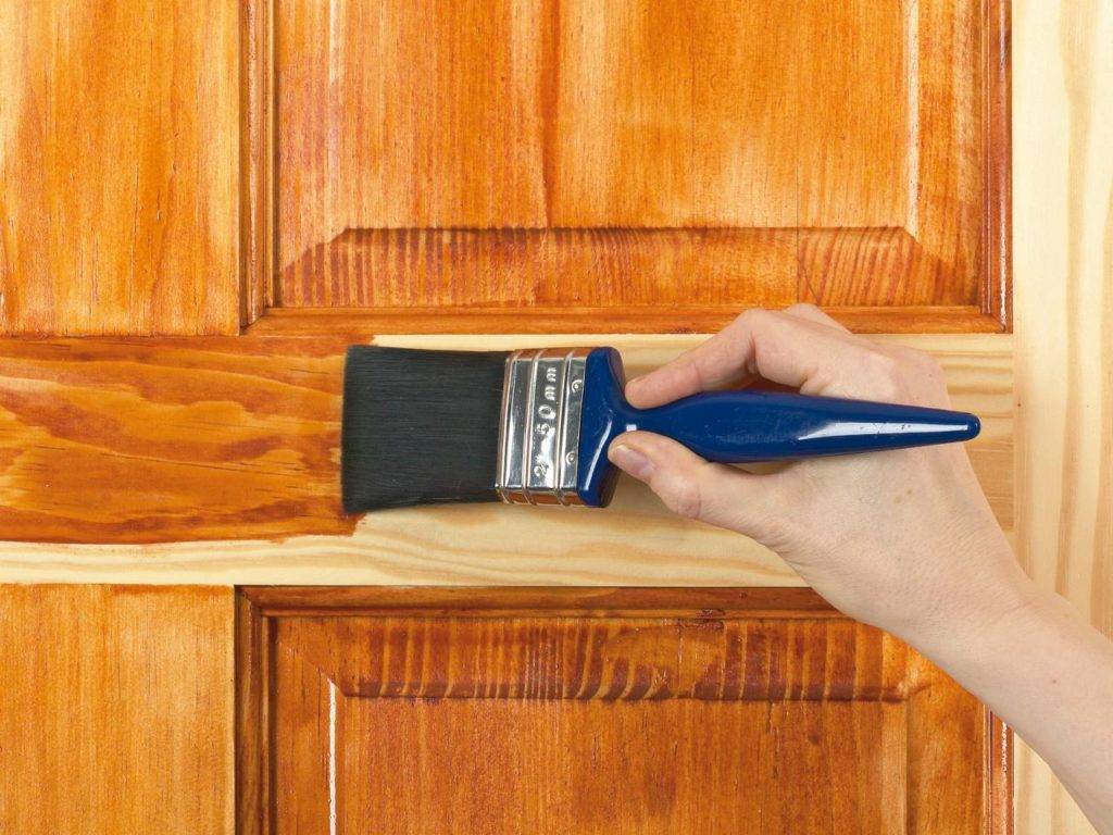 Чем красить межкомнатную дверь: обзор красок, советы по проведению работ