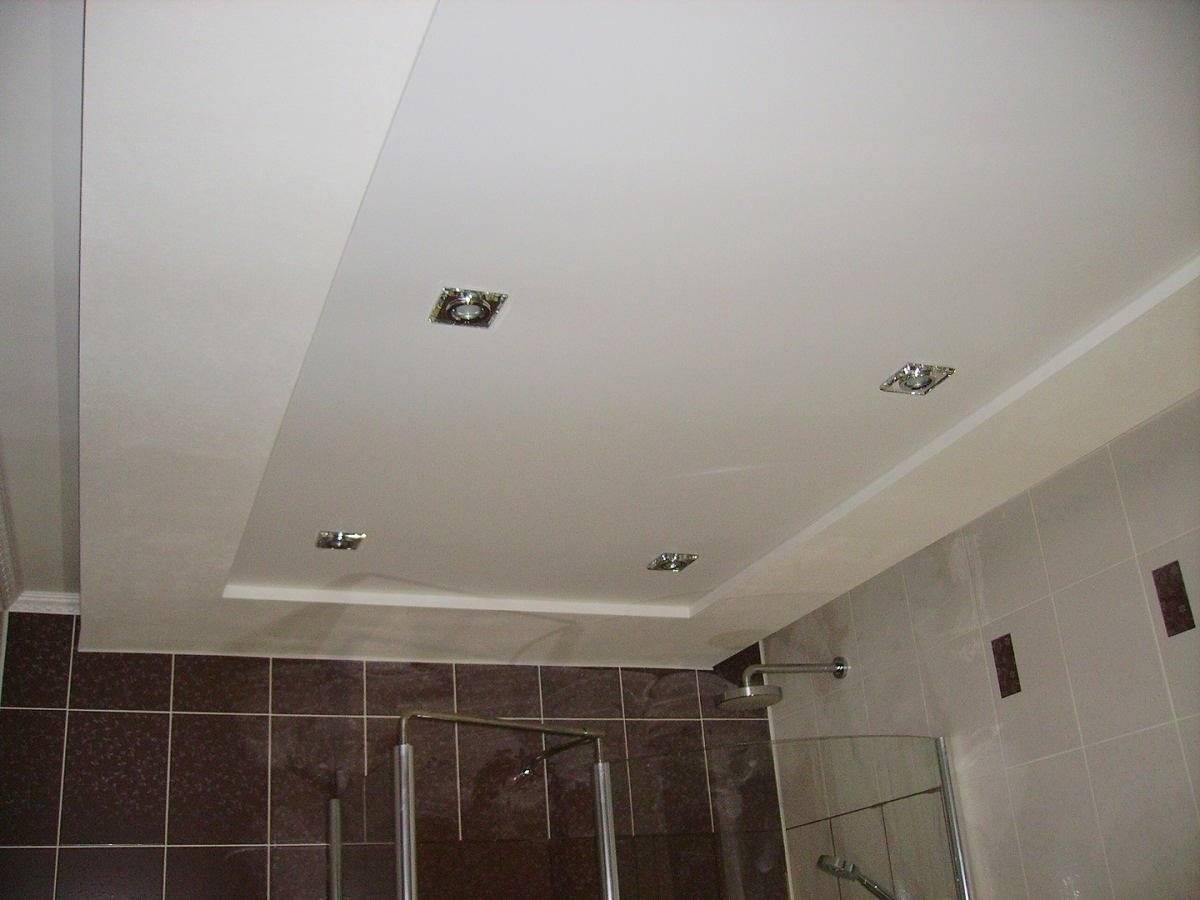 Потолок в ванной из гипсокартона: инструкция по монтажу своими руками, видео и фото