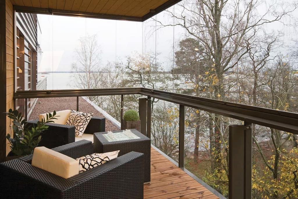 Как красиво застеклить балкон в частном доме фото