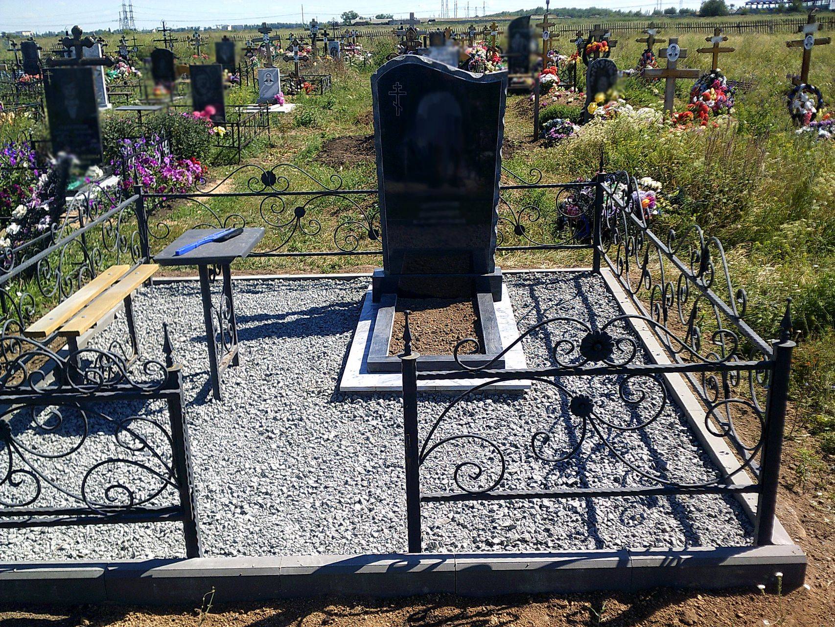 Как благоустроить территорию на кладбище