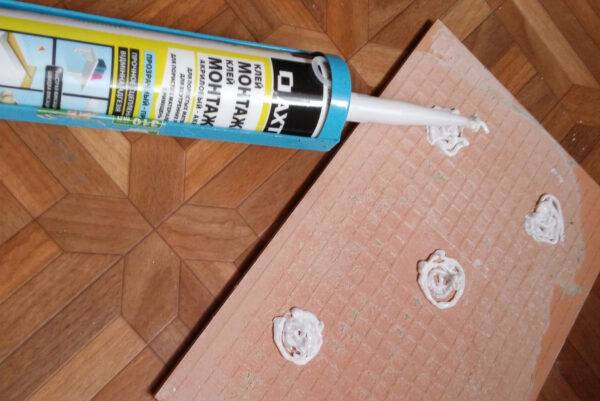 Жидкие гвозди для керамической плитки: как правильно применять клей?