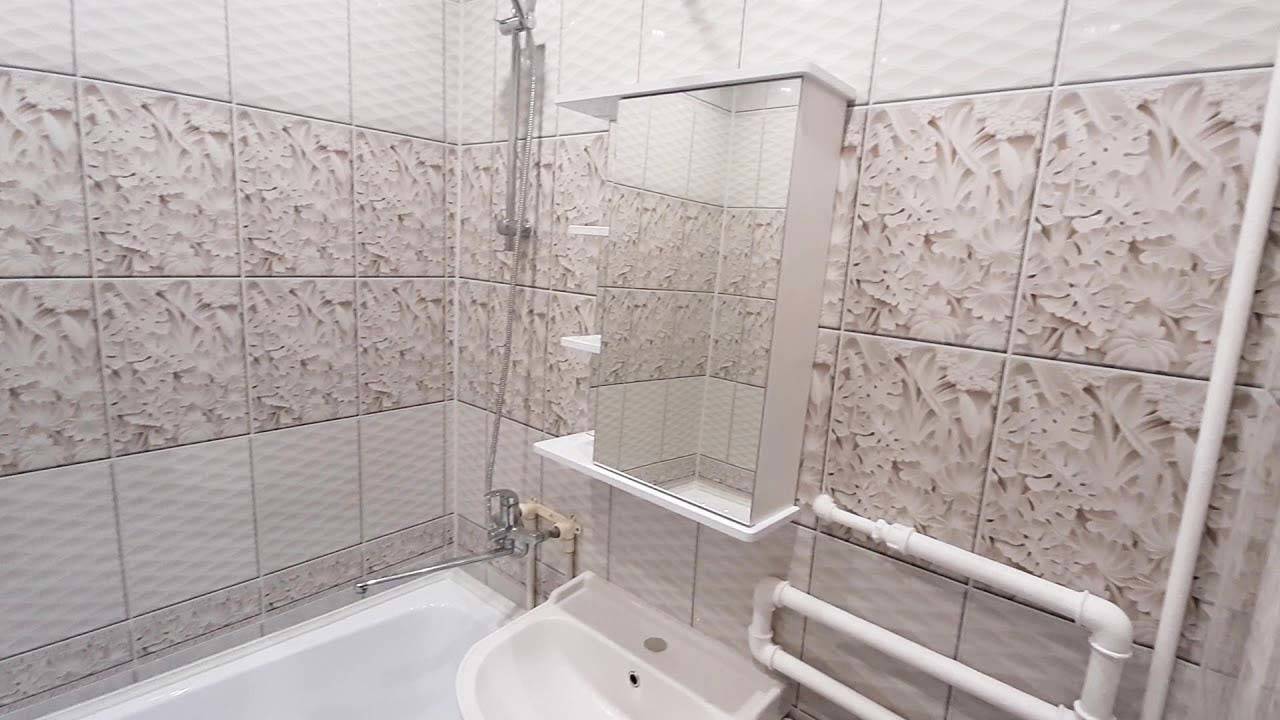 Отделка ванной комнаты пластиковыми стеновыми и припотолочными панелями пвх: отделка и закрепление своими руками без обрешетки, монтаж и облицовка