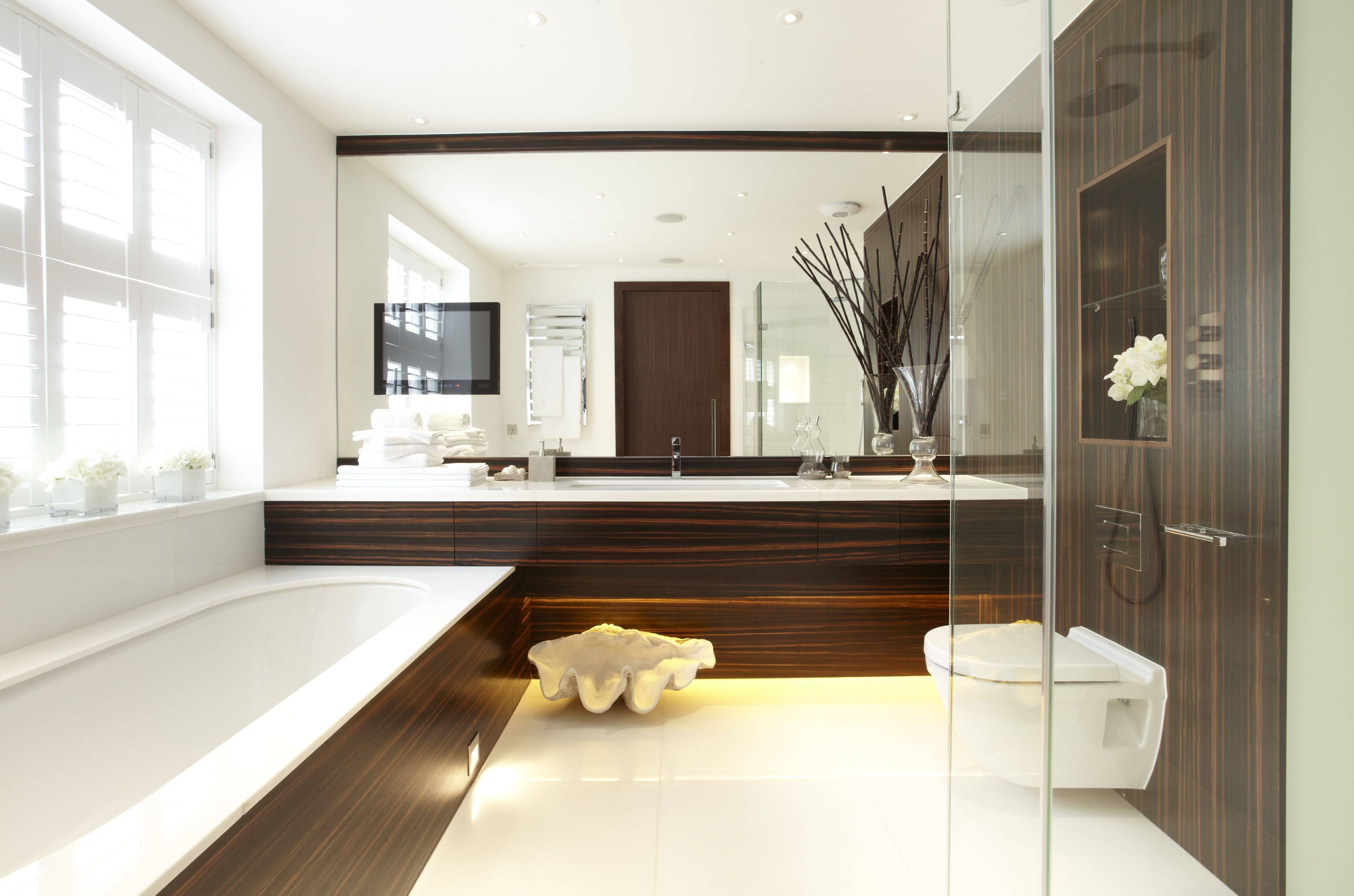 современная ванная комната с ванной в квартире дизайн