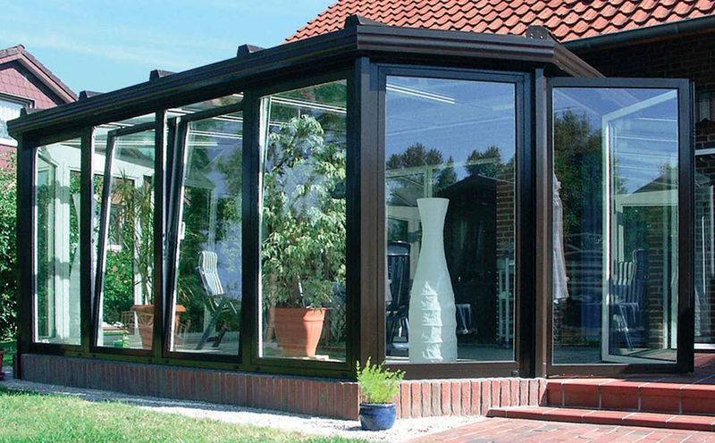 Как застеклить веранду на даче поликарбонатом или стеклами с открывающимися окнами +видео и фото
