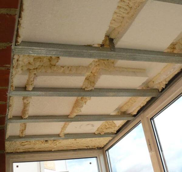 Потолок на балконе: из чего сделать обшивку потолка на лоджии, подвесной, деревянный, реечные панели, навесной, натяжной потолки