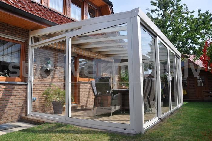 Окна из поликарбоната – самый простой вариант конструкций