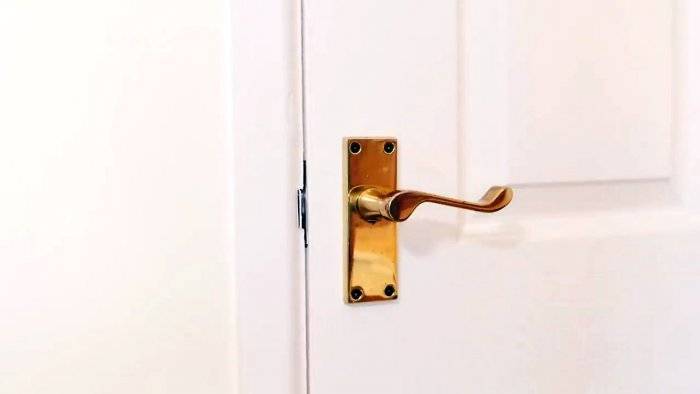 Как открыть щеколду железной двери снаружи - lockservice.pro