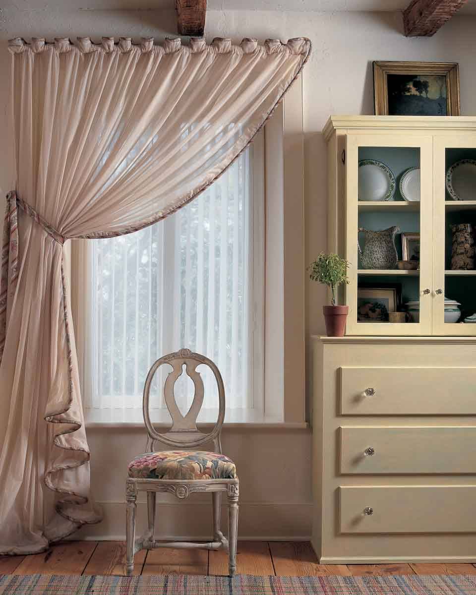Шторы на маленькое окно, фото штор для небольших окон в спальню или кухню