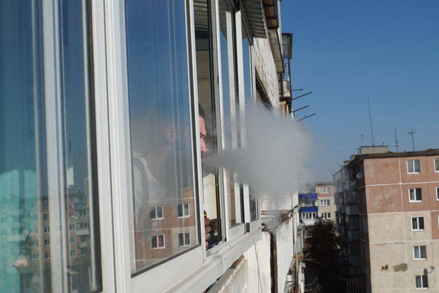 Можно ли курить на балконе своей квартиры в многоквартирном доме по новому закону 2020–2021 года