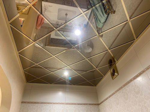 Зеркальный потолок в спальне - с чем сочетается и уместен ли