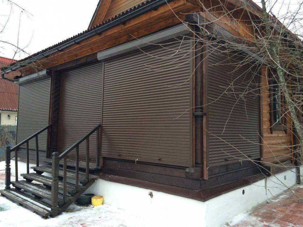Как закрыть балкон от дождя и снега без остекления