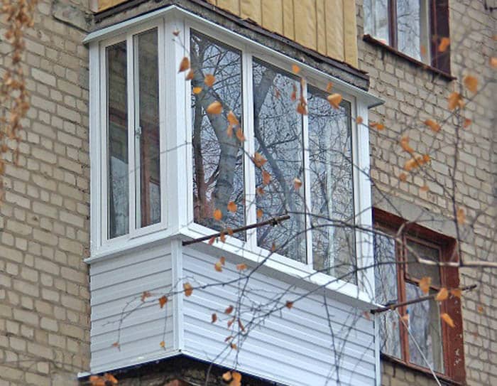Остеклить балкон в хрущевке, холодное и теплое остекление балкона, французское остекление балкона в хрущевке