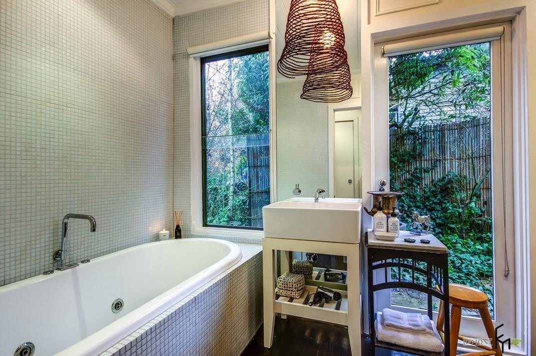 Как оформить дизайн ванной комнаты с окном