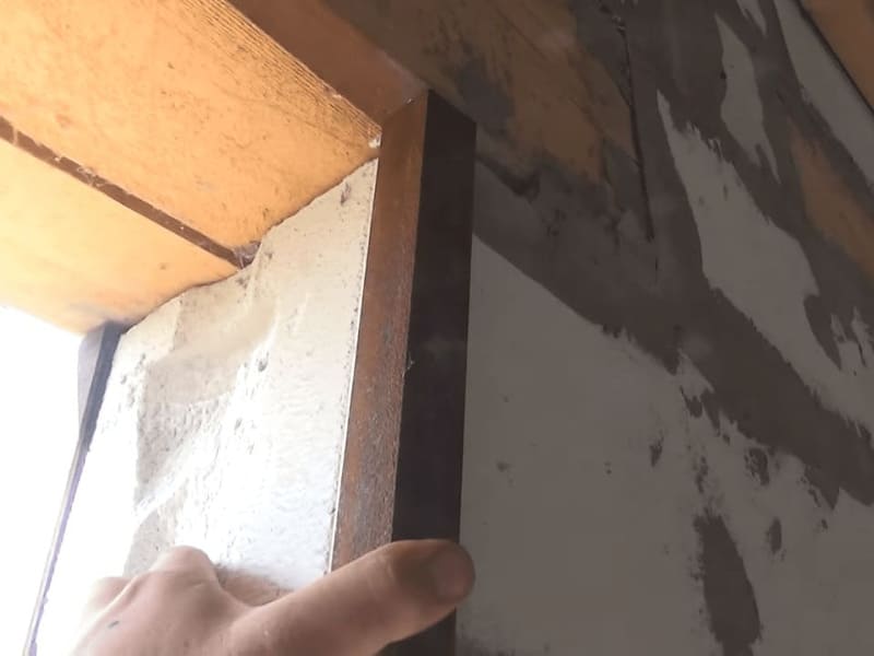 Как установить входную дверь в доме из газобетона если стена утеплена