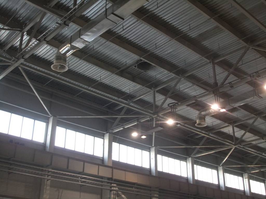 Воздушное отопление производственного или промышленного помещения