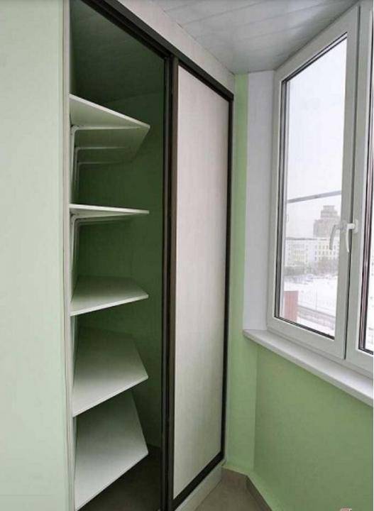 Угловой шкаф на балкон -удобно и практично!