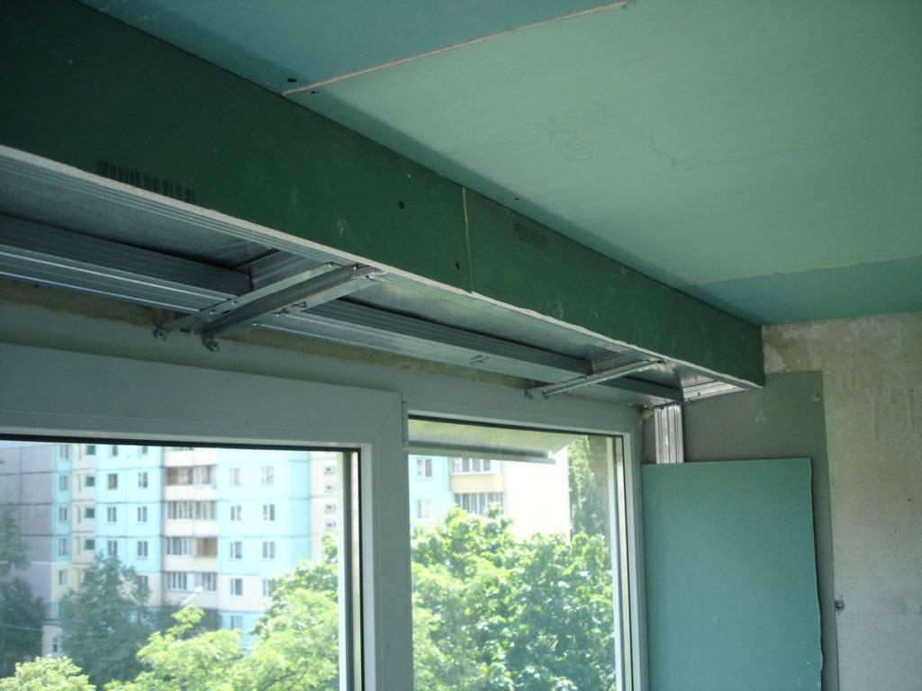 Из чего сделать потолок на балконе: 3 решения простой задачи