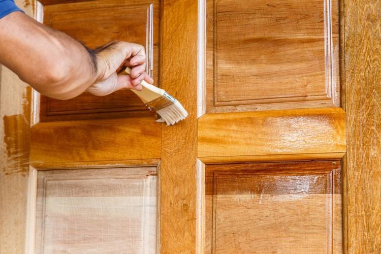 Можно ли перекрасить межкомнатные двери? как провести процедуру профессионально?
