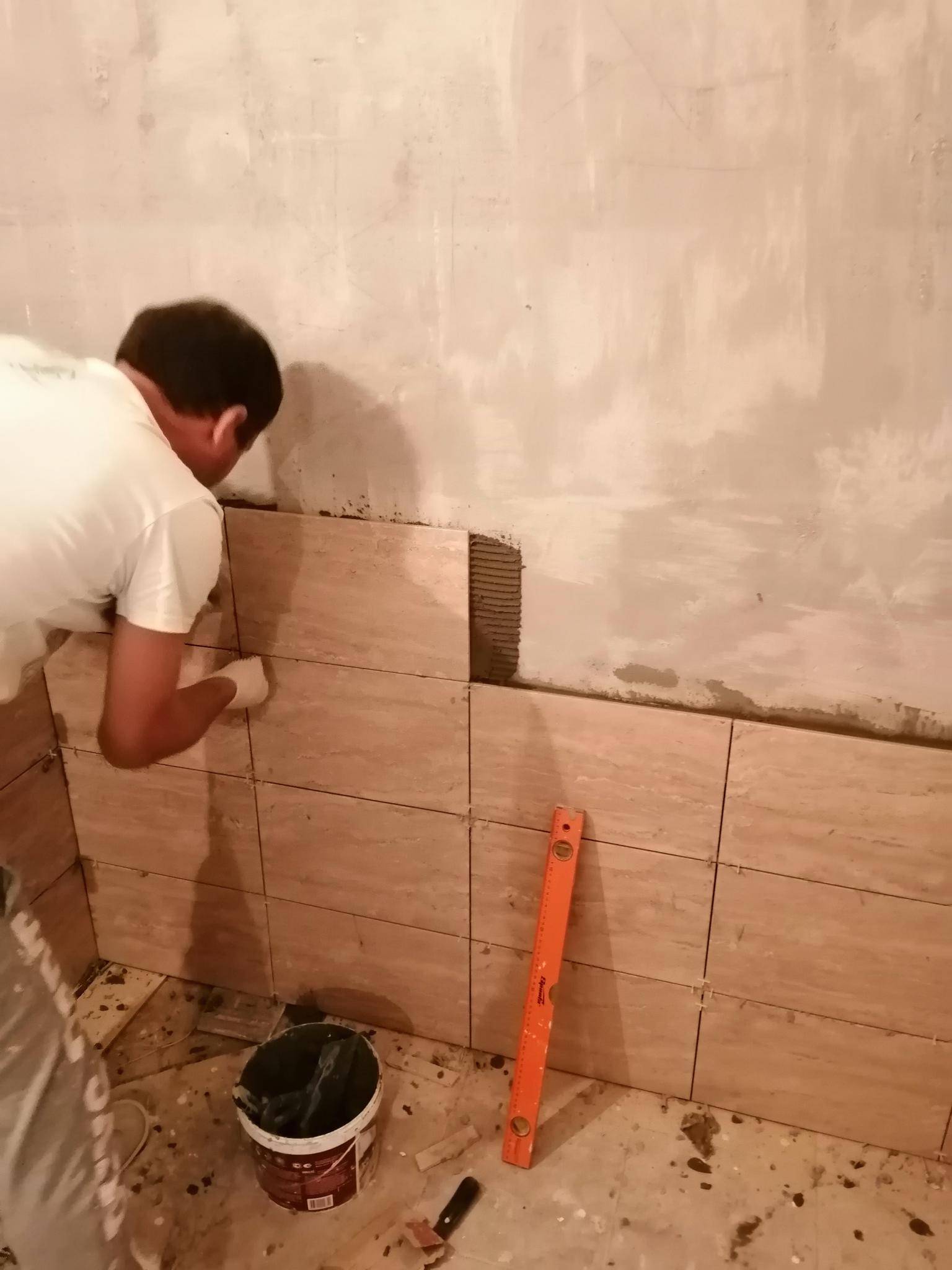 Выравнивание стен в ванной своими руками: пошаговая инструкция