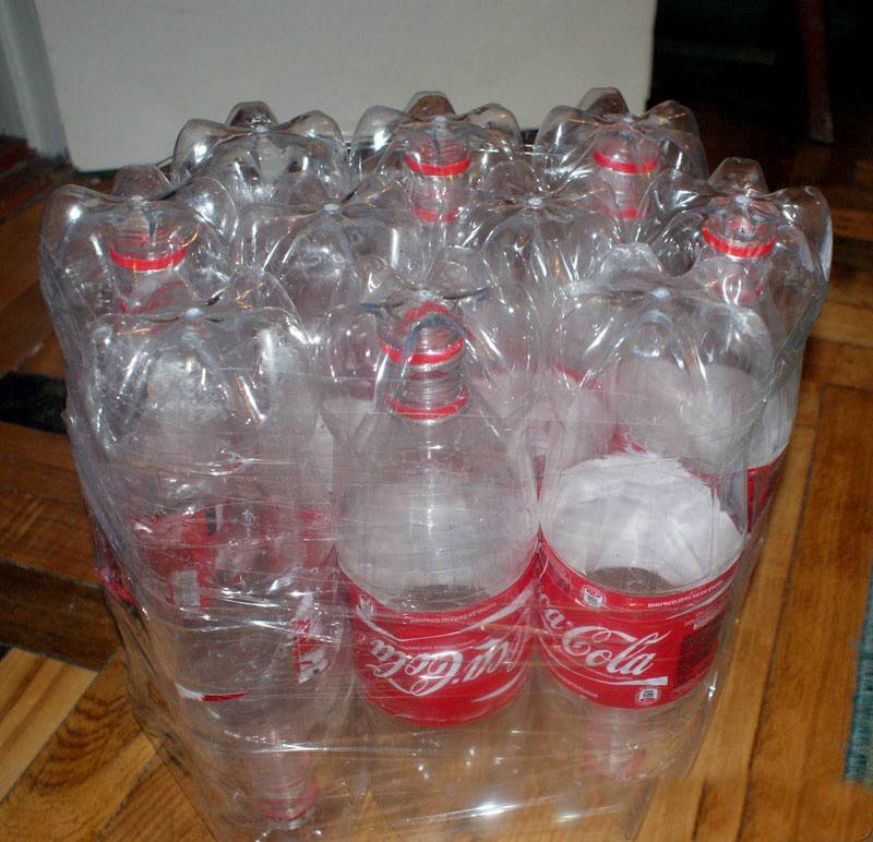 Пуф из пластиковых бутылок