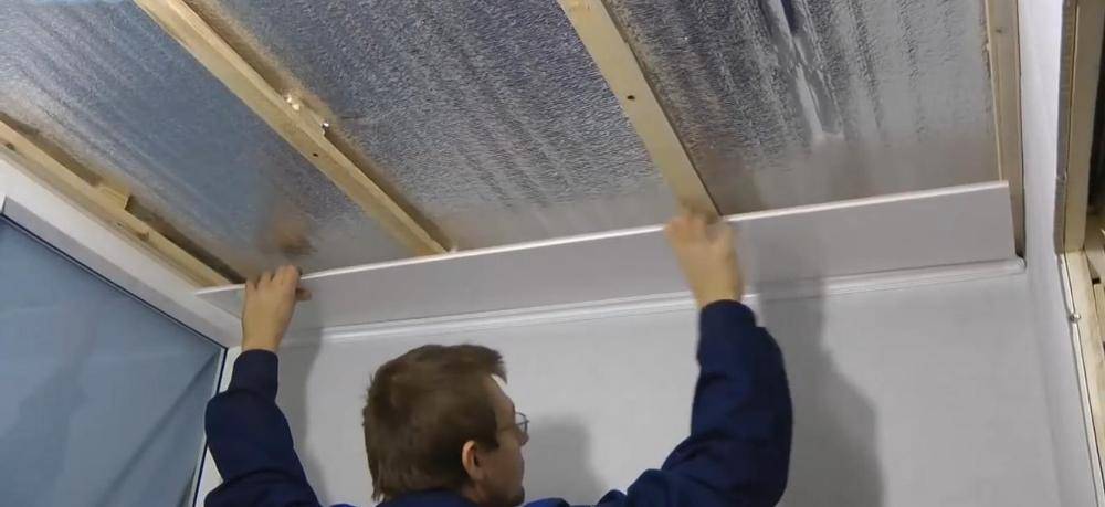 Как приклеить панели пвх на потолок и видео крепления – stroim24.info